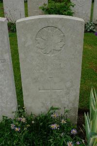 Etaples Military Cemetery - Landry, E